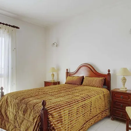 Sleeps 6 Pool Air Con Wifi